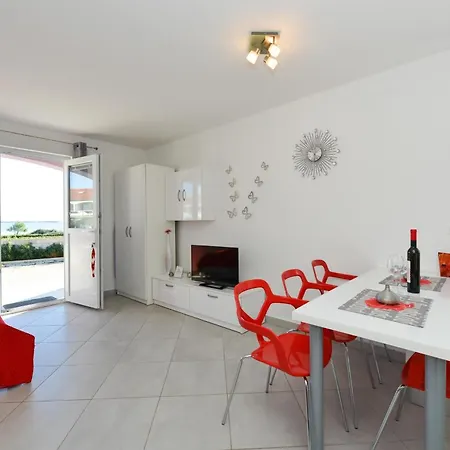 Im Erdgeschoss Fuer 2 Personen Apartment