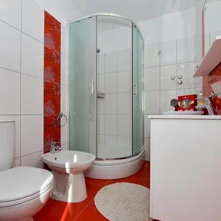 Im Erdgeschoss Fuer 2 Personen Apartment *