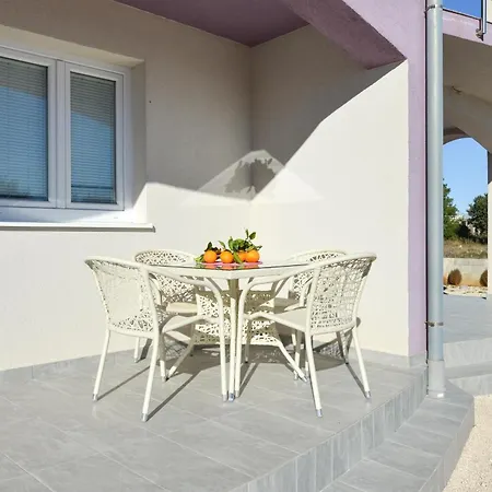 Im Erdgeschoss Fuer 2 Personen Apartament *